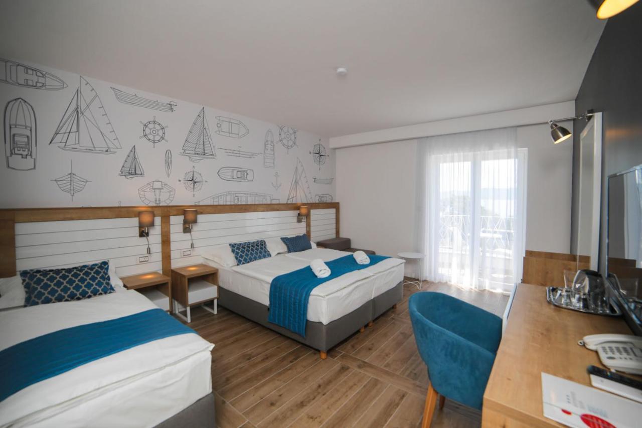 Hotel Ivando - K&S Drvenik  Zewnętrze zdjęcie